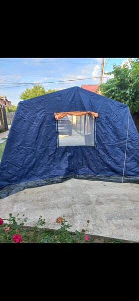 Vand cort mare de familie.